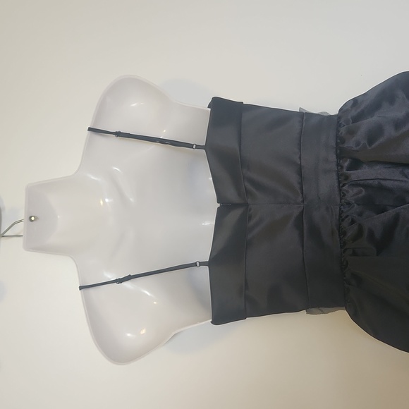 BCBG COCKTAIL DRESS - Picture 3 of 6